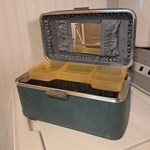Vintage Towncraft Train case Travel Bag Make Up Box Suitcase Prop